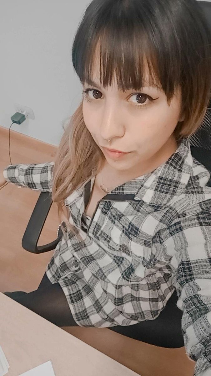 MicolMely's tweet photo. #nadiedicenada @nadiedicenada_ 
Desde la ofi😘 https://t.co/nij51v1Iro