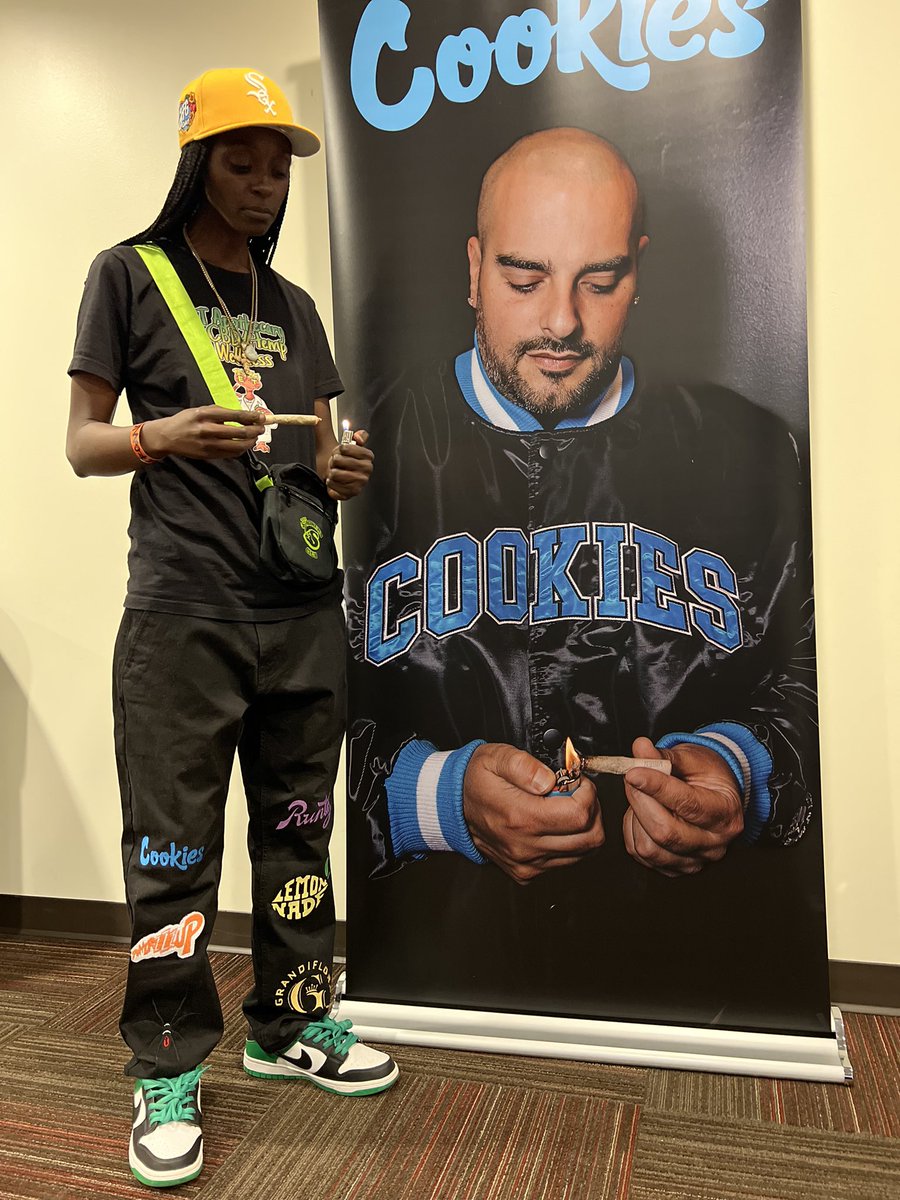 eyekelley's tweet photo. Eye’unno if @berner415 noticed my custom denim by #QualityVibesCanna @CookiesSF #LNK #GoodTripTour @cookiesglobal @ETApothecaryLNK https://t.co/J8ciyQnMow