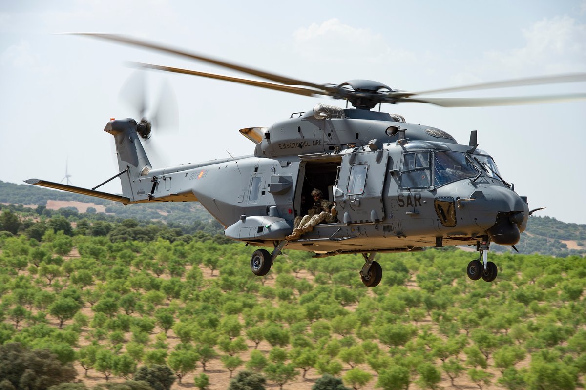 ¡Feliz Lunes a todos !
¿Qué tal habéis pasado este fin de semana ? 
Desde el #Ala48 esperamos que lo hayáis disfrutado y que empecéis la semana con fuerza💪
¡Nuestros #NH90Lobo 🐺continuan a todo gas!💨
#EjercitodelAire