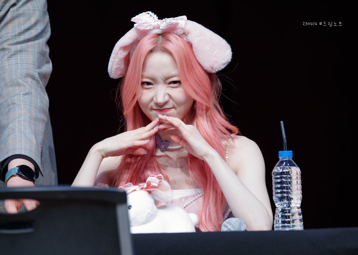 hashtag_DN's tweet photo. #HappyYouiDay 🎂🎉
#드림노트 #DreamNote #유아이 #YOUI https://t.co/B059WYvOK9