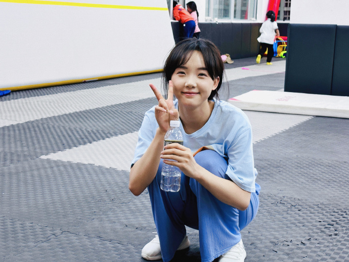 EntTofu's tweet photo. #LuXiaoyu updates photos with casual outfit on her Weibo :"💙💙 Xiao Lu come on 💪💪💪"

#RainLu #吕小雨
Source:https://t.co/0vc3wcdE4f https://t.co/OVlgEYSuuS