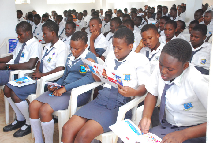 ugandadental's tweet photo. Through our partnership with AfriOral care, UDA is working to increase access to oral healthcare services and educate children about the importance of maintaining good oral health. Join us in promoting good oral health practices and creating a healthier Uganda! #freshup #afrioral https://t.co/CaKCIn9c9P