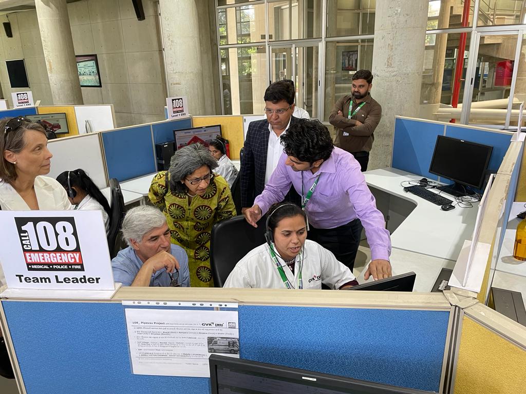 WorldBankIndia's tweet photo. #Ahmedabad's Emergency 108 center, a public-private partnership, responds to 10k calls daily &amp; has saved 1.3 million lives since 2007. @MamtaMurthi, VP for #HumanDevelopment, reiterated @WorldBank's support to help #Gujarat strengthen its public healthcare response systems. https://t.co/jVitltYuFu