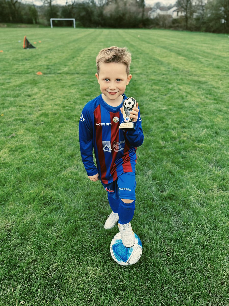 MrSteveCook's tweet image. Chwaraewr yr wythnos! Da iawn J! ⚽️🏆❤️
 
Player of the week! Well done J! ⚽️🏆❤️
 
(God bless google translate!)  ಠ_ಠ 

@MrsLRees1 @mrsj_p @penalltau @CascadeYC @pilipalaED