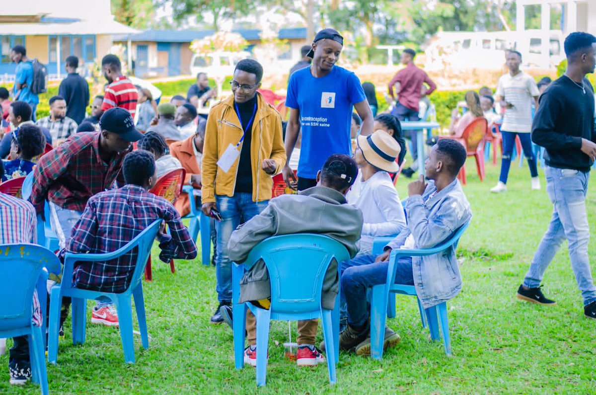 Asrjrdcongo's tweet photo. D’un jeune à l’autre, nous avons fourni les bonnes informations sur la santé sexuelle et reproductive aux étudiants de l’UOB à l’occasion de la cérémonie d’accueil de nouveaux.
@PNMLS_RDC https://t.co/OLWwyqhQK0