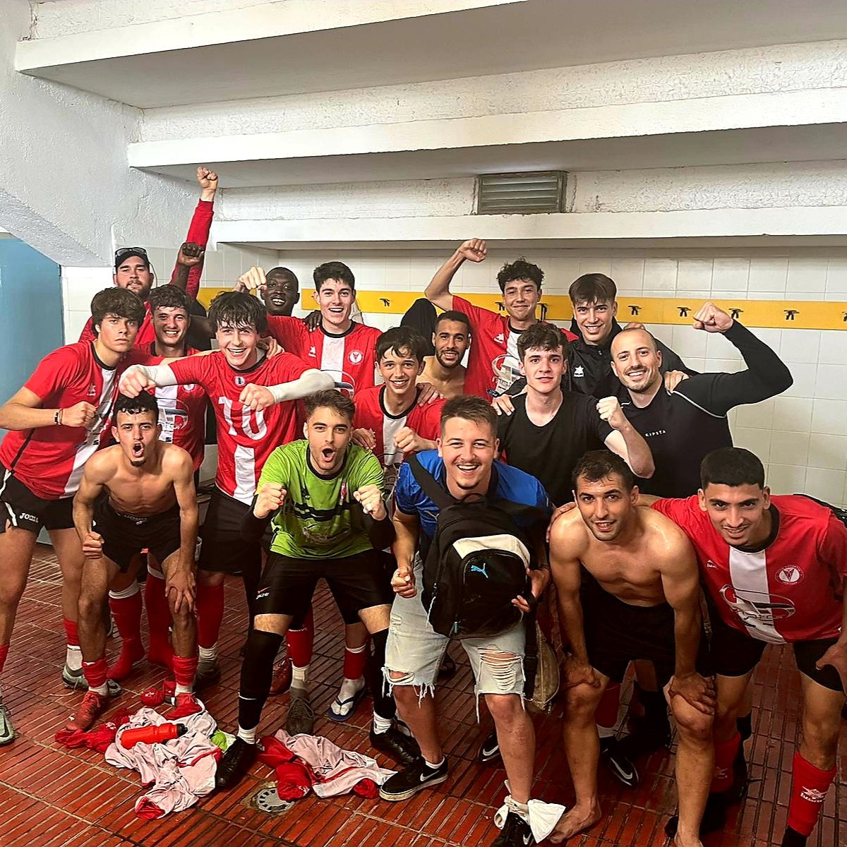 ⚽️💪🏻 Gran victòria de ľequip amateur al sempre difícil camp de La Cava 🔴⚪⚫
<a href="/CDlaCava/">Més que un club !</a> 1 - AMATEUR 2
✅ 20' Xavi Perez
✅ 94' Damian
GP Motor Tortosa Esponsor Oficial Equip Amateur
#3cat1 #ueteamateur #FCF #Tortosa #Deltebre #TerresdelEbre