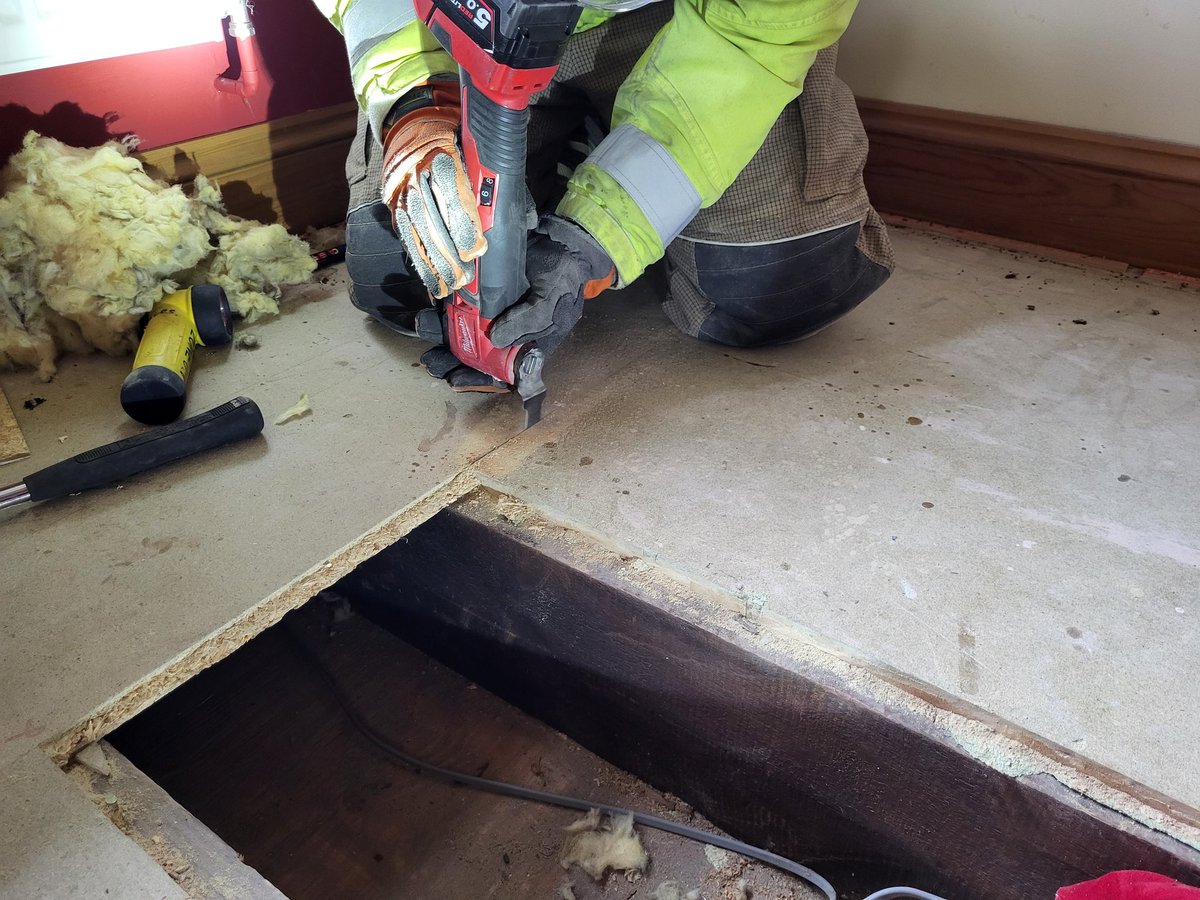 LowestoftSouth's tweet photo. Last night Red watch #Firefighters were called to rescued pregnant cat Mable who managed to get herself stuck under the floorboards of her home. 
Mable wasn't the only one having kittens! She was finally reunited with her worried owners this morning. 🐈🚒 https://t.co/iH9a6waYZ5