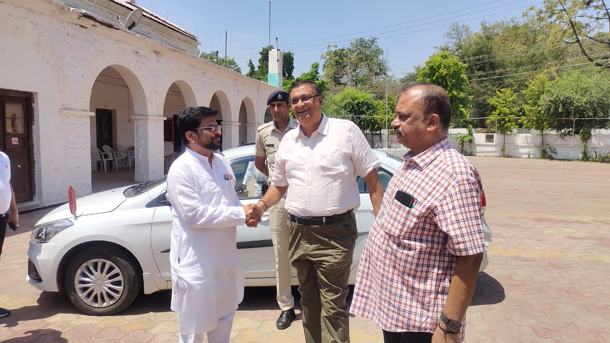 आज मंडल रेल प्रबंधक महोदय द्वारा रेल संस्थान के जीर्णोधार  कार्यक्रम मैं आते ही जिस तरह राजेश पांडेय जी द्वारा रेल संस्थान की कायापलट की गई ,विकास कार्य किए जा रहे ,कैंप ,धार्मिक कार्य सभी की सराहना की गई देखकर सुनकर अत्यंत प्रसन्नता गर्व हुआ 
<a href="/Rajeshpandey678/">राजेश पांडेय</a> 
<a href="/rajeshwcrms/">Rajesh Panday Main</a>