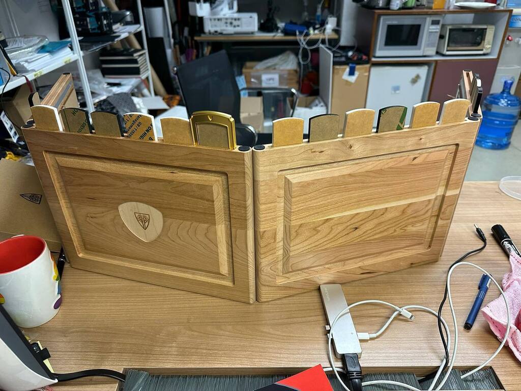 jaixom's tweet photo. It’s here!!! My cherry @wyrmwoodgaming #GMScreen has arrived! Going to use it tomorrow for my final #DND5e battle royale with students.  Love the brass initiative tracker #ttrpg #dnd #TheatreGeek https://t.co/Buz7K2dOEJ https://t.co/iVyBOc7elG