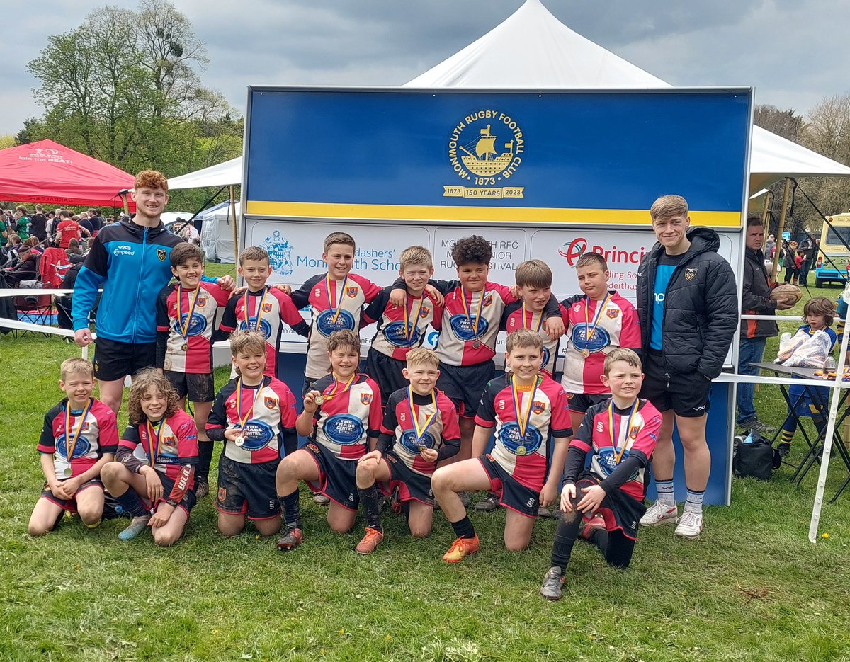 SarahLampard2's tweet photo. @crosskeysrfc Yes they gave Jake and his team mates their medals yesterday too x https://t.co/MMTH9eUn8l