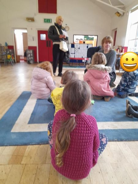 What a busy Friday morning! Sign 'n' Rhyme followed by a visit from the oral health practitioners who told us how to keep our teeth healthy, and, finally Zeinab Issa came to tell us how they were celebrating Eid! 
Thank you all so much