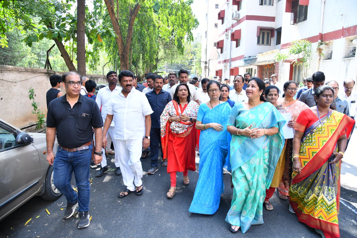 gadwalvijayainc's tweet photo. Along with Minister @YadavTalasani Garu, Inspected the ESI Graveyard Developmental activities & Nala Development works at Divya Shakthi Apartments. Minister instructed officials to adhere to action plan in a week. @CommissionrGHMC,  @ZC_Khairatabad and other @GHMCOnline officials were present.