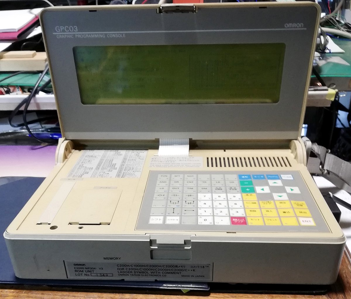 HSystec's tweet photo. オムロンのツールも液晶画面のGPCからFIT10へと進化した。高価だったFIT10も今ではお役御免となり、GOTとQ-cpuを組み込んだシュミューレーターに生まれ変わっています。 https://t.co/iFXZydRKoO