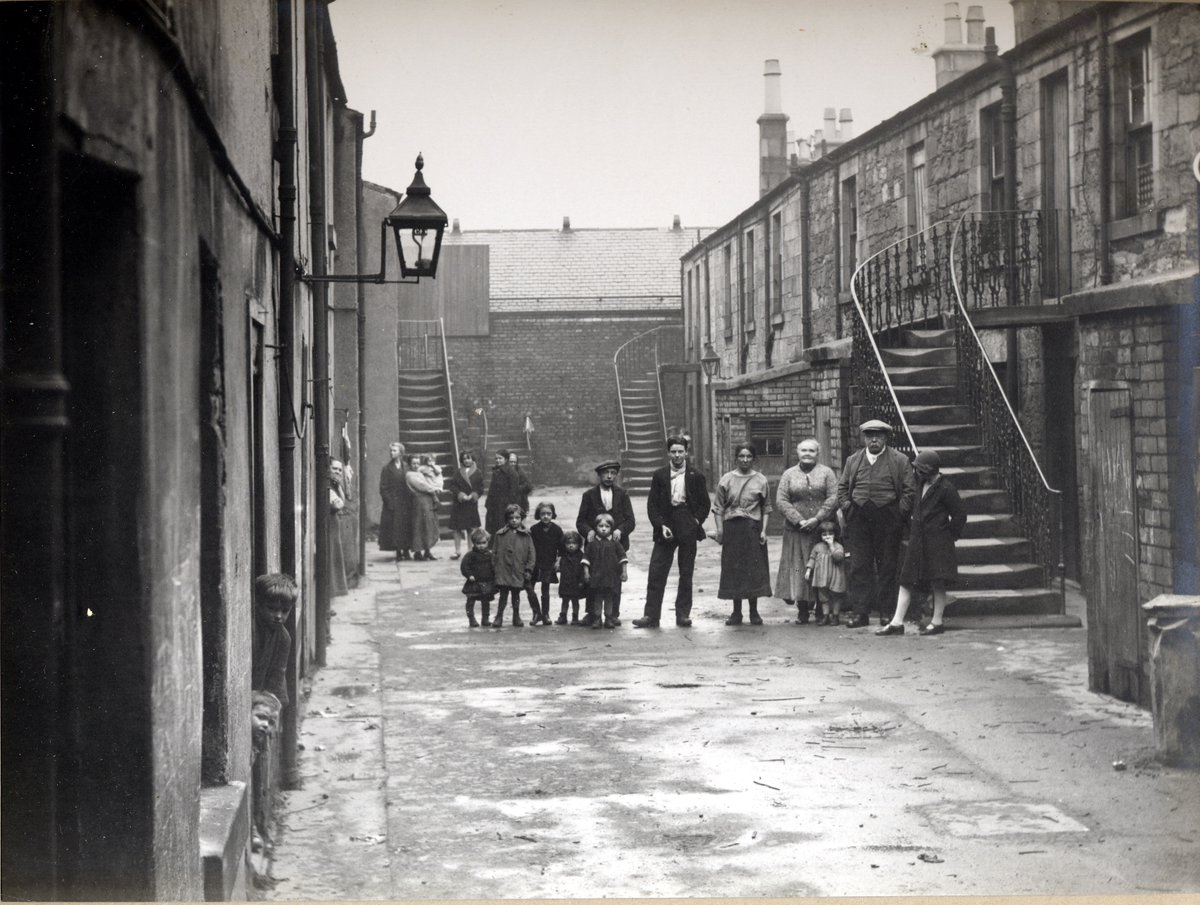 We're a small institution with a BIG collection that we want to share with as many people as possible.  We'd love to hit 3000 followers by the end of the month, are there any champions of #art, #science or #history that could RT this/follow to help us get there?