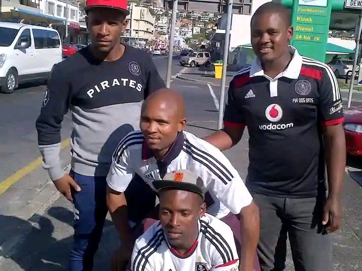 GugulethuBranch's tweet photo. 🗳️ 𝗕𝗥𝗔𝗡𝗖𝗛 𝗟𝗔𝗨𝗡𝗖𝗛
📆 Saturday April 29th, 2023.
ℹ️ #FishHoekBranch 2k23 Launch.
📍 Ukhanyo Primary School.
🕗 13H00
📞 083 770 9992 / 073 084 4954
🏴‍☠️ #GugulethuBranch #OnceAlways 🖤🤍♥️⭐. https://t.co/sJSXHsXncS