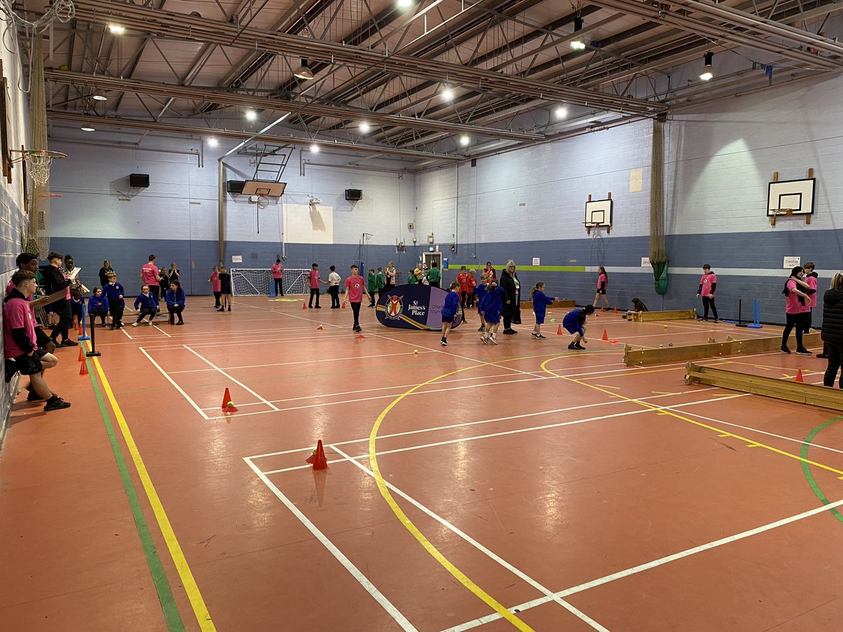 ExCurricHeys's tweet photo. Primary Cricket tournament today through @BurySchoolGames 
Leaders in pink from @SchoolHeys 🏏🏏🏏 https://t.co/V3K8OBniJd