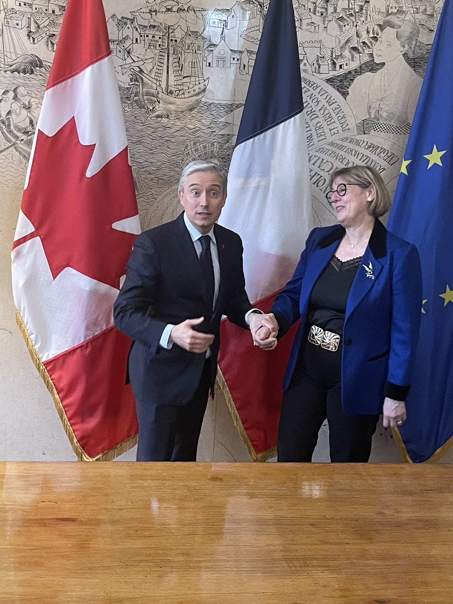 GuillaumeGelle's tweet photo. Très belle soirée pour la coop. scientifique 🇨🇦🇫🇷 à @franceaucanada avec les ministres @FP_Champagne  et @sretailleau. Signature de plusieurs accords pour développer encore plus un partenariat solide et fructueux entre nos 2 pays. Très heureux d’y avoir représenté nos universités https://t.co/2WtNmQGd3l