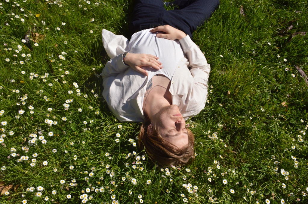 "All I Know (Is That)" is the new single by @moonbluemusic out this Wednesday! 💫

@777music.no