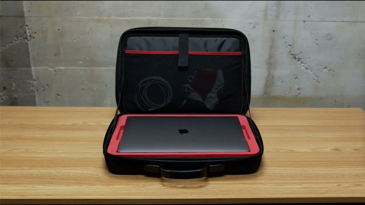 AbletonLive_SR's tweet photo. MacBookProと周辺機器の持ち運びに便利な取手付ケース
Apple純正電源アダプター、USB Hub、外付のSSD/HDDも一緒に収納可能です。
#ANALOGCASES
PULSE CASE FOR THE 16" OR 15" MACBOOK PRO
https://t.co/nFsmivbMeU
#MacBookPro #DAW #Lacie #WesternDigital #SSD #HDD https://t.co/Z2VdV3Qj8k