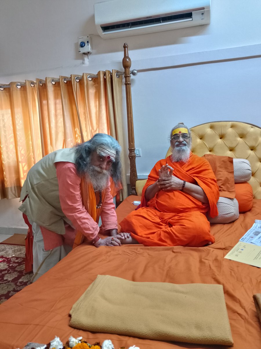 BABANKMISHRA's tweet photo. जगतगुरु शकराचार्य श्री स्वामी वाशुदेवाननंद सरस्वती जी महाराज
को कल 6 अप्रैल 2023 विश्व शान्ति महायज्ञ में आने हेतु आमन्त्रित किया।
वह कल 2 बजे से कार्यक्रम में उपस्थित रहेंगे। https://t.co/UstU9oVxy1