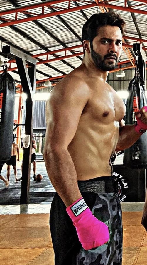 IndianHotMan1's tweet photo. Happy 36 VD.. uff Daddy i can sniff those armpits 24/7 👅😈
#HappyBirthdayVarunDhawan 
#varundhawan #hotvarundhawan      #varundhavanbluge #armpits #sexy #shirlessactor #bluge #armpits #nipples #abs #shirtlessvarundhawan 
#actorsbluge #hotactor #indianhotactor #hotnessvarun https://t.co/qQumHDdxqN