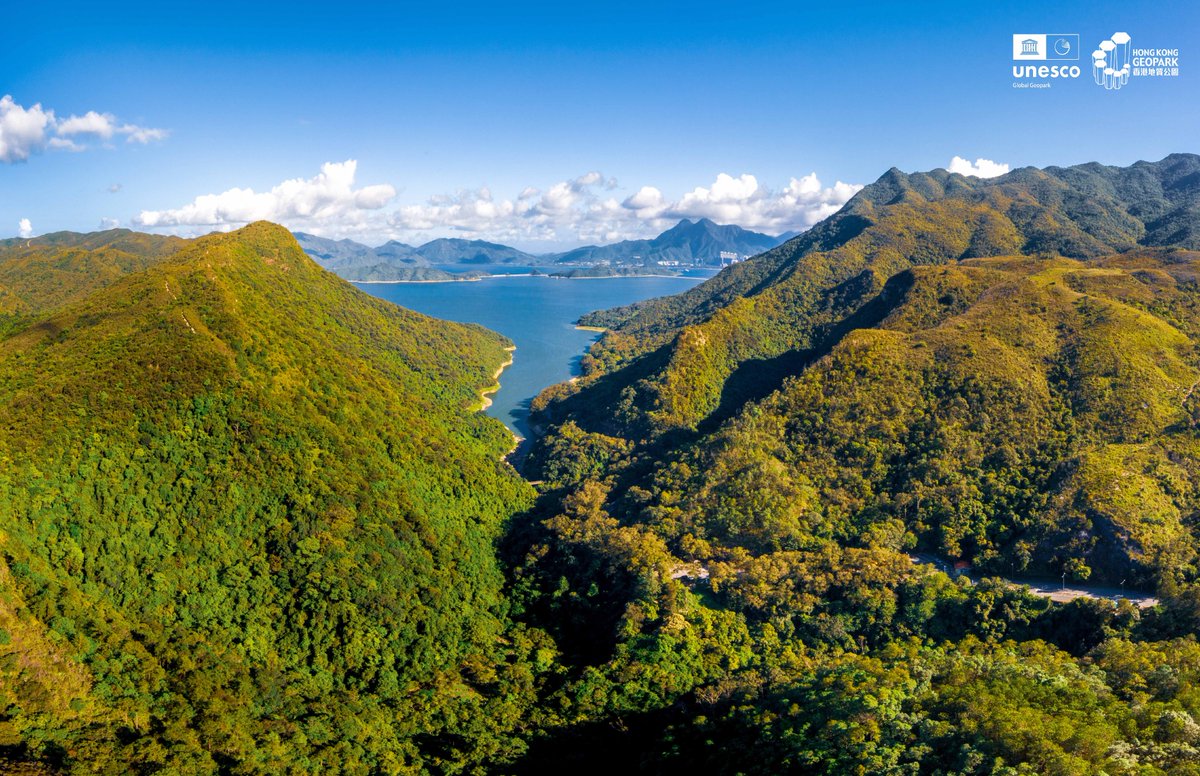Bride's Pool and Mirror Pool form one of the most renowned waterfall groups in the northeast region of Hong Kong. This narrow ravine is a popular tourist destination, offering stunning views of cascading waterfalls and natural rock formations.
#HongKongunescoglobalgeopark