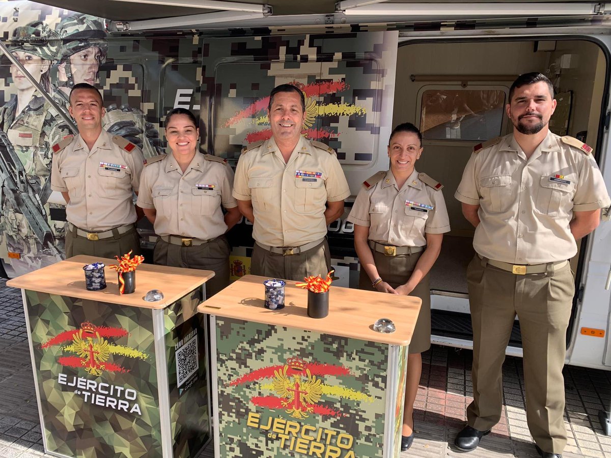El <a href="/EjercitoTierra/">Ejército de Tierra 🇪🇸</a> ya está en #LaGuancha. Conoce las vías de acceso a las #FuerzasArmadas y participa en la #JuradeBandera del 25 de junio.

El stand estará por las mañanas en la plaza de Las Ferias hasta este viernes, y del 29 de mayo al 2 de junio.

<a href="/MCANA_ET/">Mando de Canarias</a>