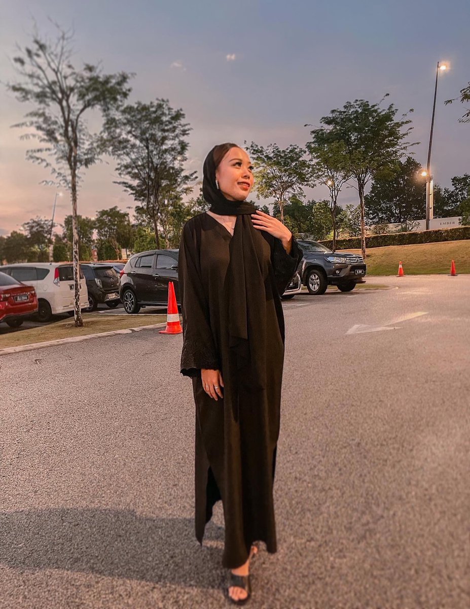 baetieya's tweet photo. Nak raya ke nak saya? Selamat hari raya 😜 https://t.co/V8ZsqKDzGh