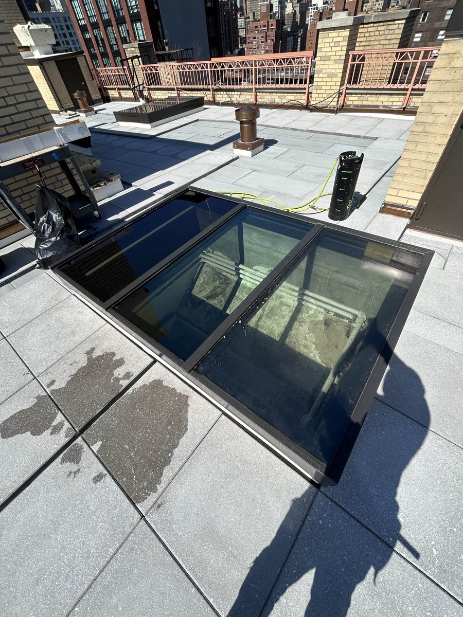 getLayr's tweet image. 3M Prestige 20 Exterior providing relief from excessive 🌞heat and fade.  This non-reflective film reduces the solar heat gain by an amazing 66%, is warrantied for 10 years, and our installers have the process on🔒 #layr #nyc #manhattan #condo #skylight #energyefficiency