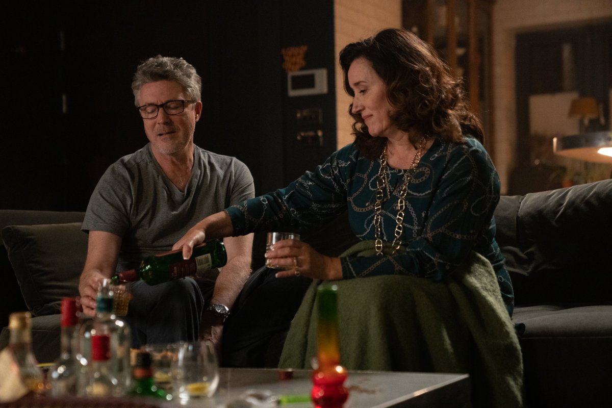 Jen_OBrien1's tweet image. These scenes between siblings Frank and Birdy were just superb on last night's #RTEKin Catch up on @RTEplayer as we head into the unmissable final two episodes of series 2 #IrishDrama #Daydreaming #AidanGillen #MariaDoyleKennedy