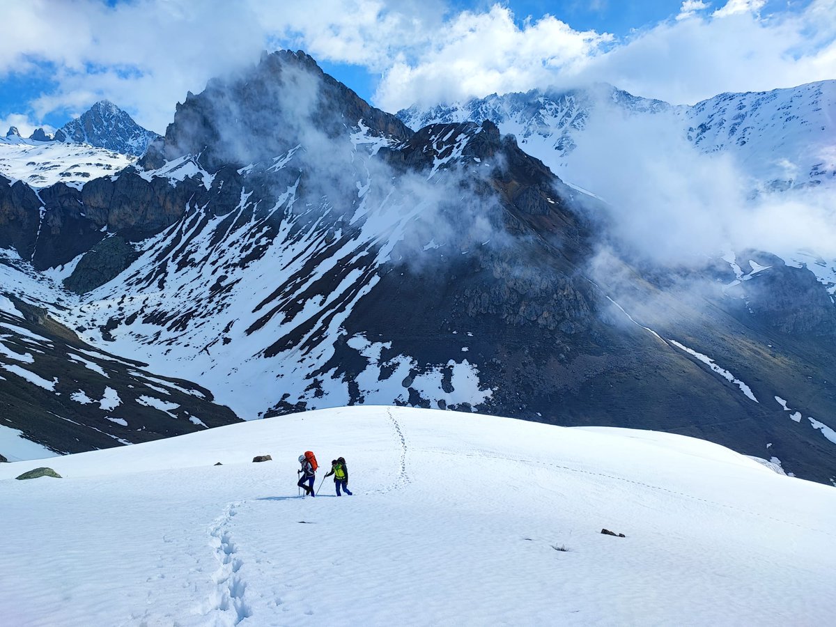 Nuestras siete finalistas, guiadas por Rocío Monteoliva, se han aventurado hasta las cumbres más altas de los #Alpes 🏔️, en un segundo entrenamiento donde se han puesto a prueba todas sus habilidades y preparación.

#RetoPelayoVida2023 #RetoPelayoVida #Montaña #Deporte #Salud