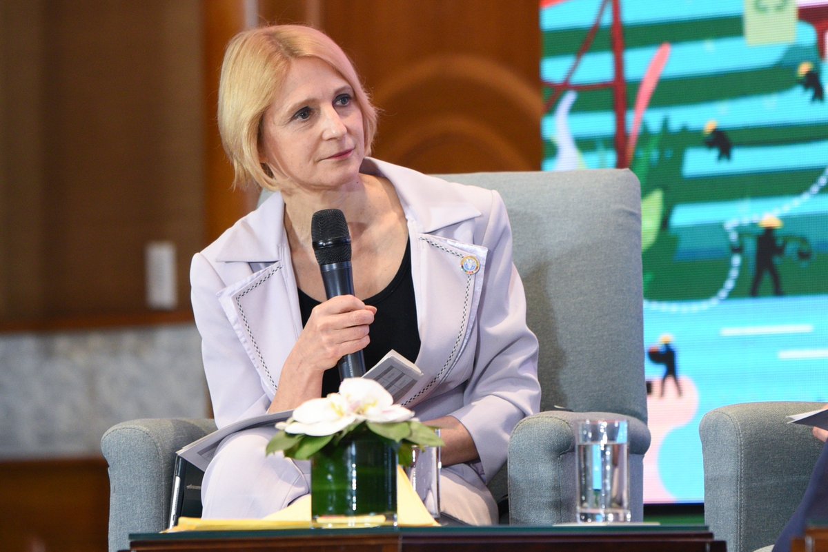 .<a href="/FAO/">Food and Agriculture Organization</a> is leading the session “Revisiting national and sub-national governance and policies” - keynote and moderation by Corinna Hawkes, ESF Director. #SustainableFoodSystems #transformation
 <a href="/SFoodSystems/">One Planet - Sustainable Food Systems Programme</a>