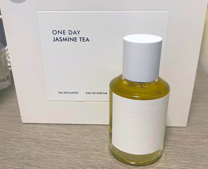 ONE DAY / JASMINE TEA 香港のちょっと高級なお店でいただいた湯気