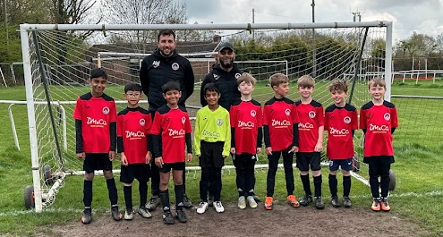 AdamSWicks's tweet photo. @KnowleFc  Jaguars 8U's are playing this weekend in the Gala Cup Final. A brand new team this season with players putting on a shirt for the 1st time have developed into a fantastic team. Thank you to @dmandco_homes for the sponsorship. It wouldn't be possible without you. https://t.co/zkYsUbfCla