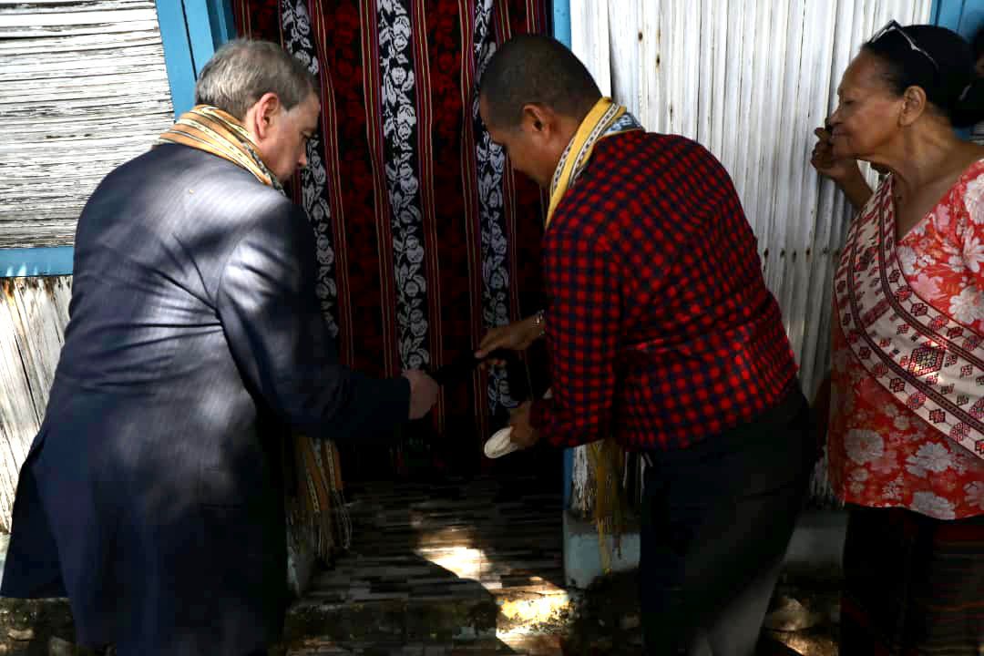 Cultural heritage preservation is essential to strengthening Timor-Leste's tourism industry. Today, Chargé Daley joined the opening of an exhibition featuring Tais crafted by 20 up-and-coming weavers in Oecusse through the Ambassador's Fund for Cultural Preservation.