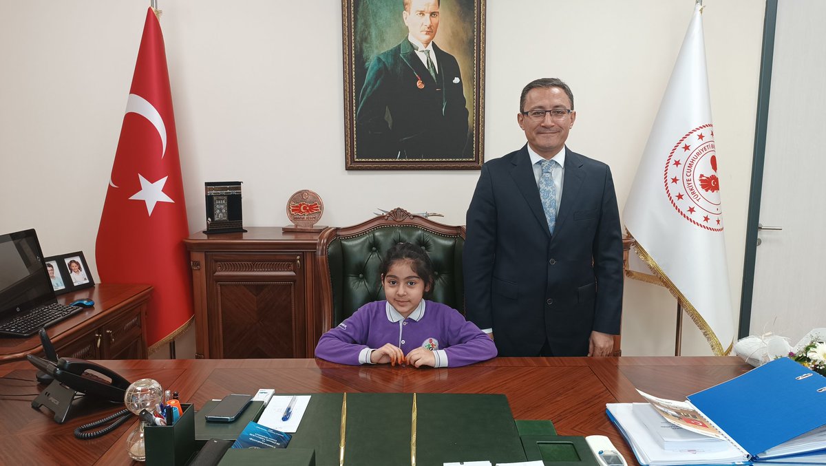 TC_Bagcilar's tweet photo. #23Nisan bayram coşkumuz devam ediyor🇹🇷

Kaymakamımız Abdullah UÇGUN, Ulusal Egemenlik ve Çocuk Bayramı nedeniyle #Bagcilar Atatürk İlkokulu öğrencilerimizi misafir etti. Yeni #Bağcılar kaymakamımız 4.sınıf öğrencimiz Meryem UÇUR oldu. 

#23NisanUlusalEgemenlikveCocukBayramı https://t.co/V9jB8sTlEh