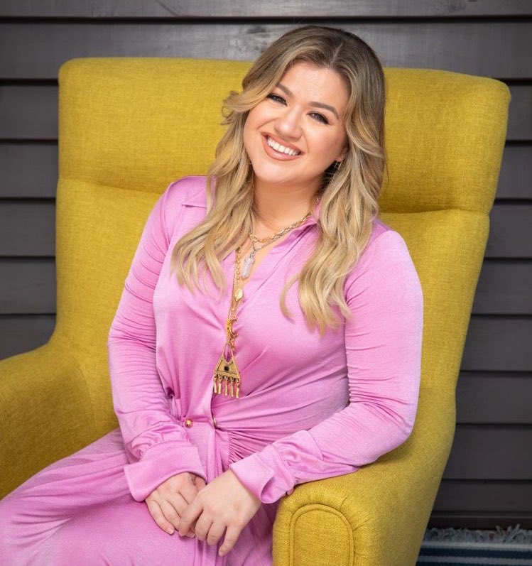 Happy 41st birthday to the one and only Kelly Clarkson! 