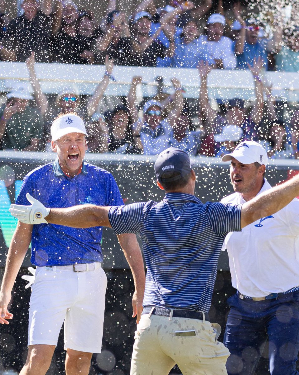 IanJamesPoulter's tweet photo. What a week, what great memories and more importantly what an incredible crowd to play in front of. Australia and Adelaide you were class. Love it and can’t wait to see you all next year 🍻 @followthefishtv you put on some show🇦🇺🦘🍻 https://t.co/qRndPLi8K1