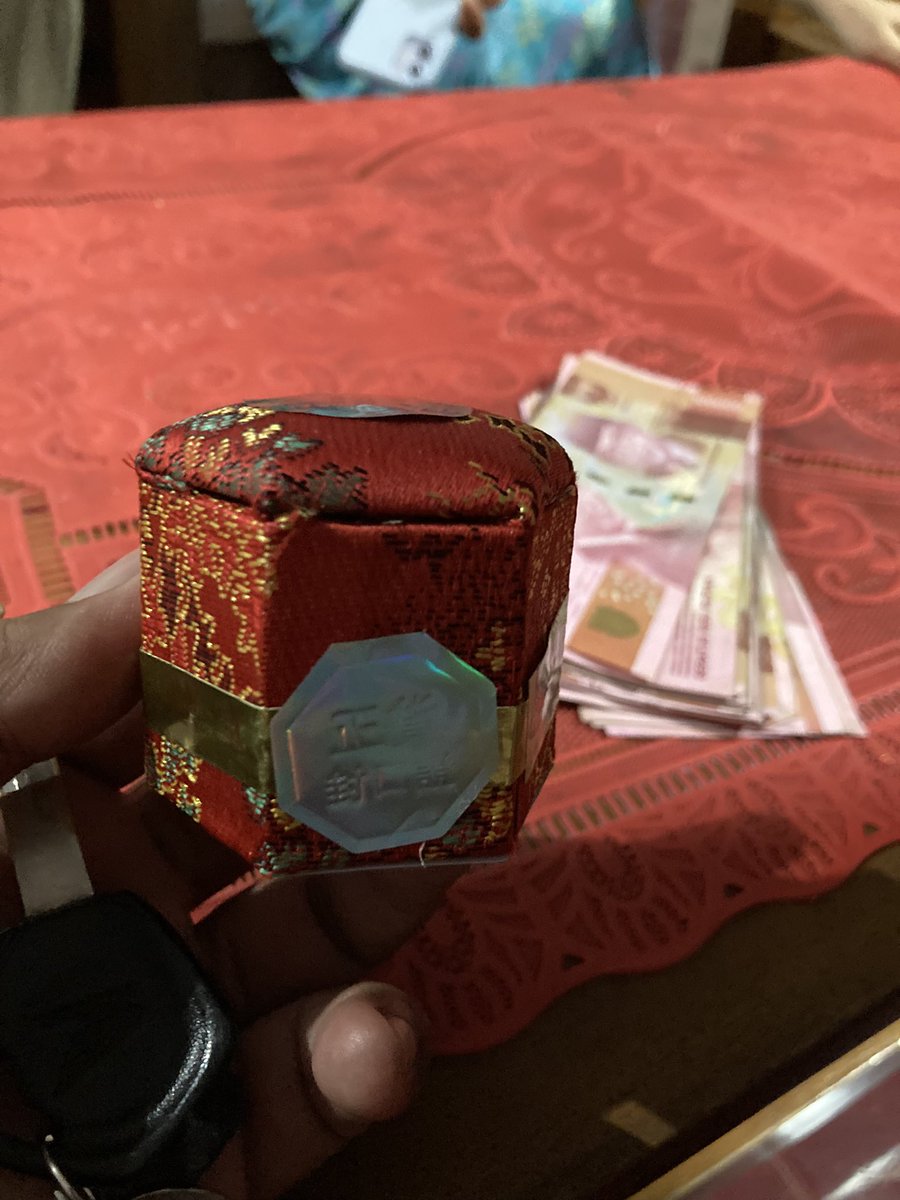 briand_fergie's tweet photo. @tanyakanrl Akhir Ramadan kemarin beli ini, namanya Angkhong. 

Bapak saya stroke. 
Dua hari setelah minum ini, beliau bisa jalan. 

Harganya? 
Dua juta rupiah sekali minum. 
Iya, satu ramuan kecil harganya dua juta. 

Manjur. https://t.co/pMTYFpBAqr