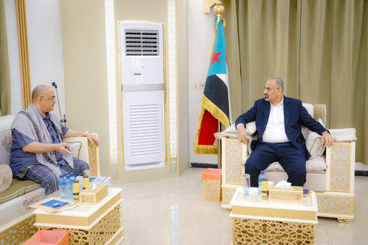 AidrosAlzubidi's tweet photo. الرئيس القائد عيدروس الزُبيدي يطّلع على سير عمل وزارة التخطيط والتعاون الدولي

https://t.co/SNmVkFBsiB https://t.co/xk0CSVvcQO