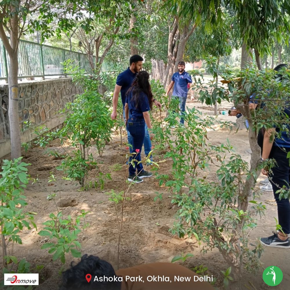 Sankalp_Taru's tweet photo. Tech-enabled new age FTL express platform, #Onmove under its program #SAMARTH joined hands with #SankalpTaru to plant trees in the Ashoka Park of New Delhi as a part of their commitment to giving back to the Society & Environment at large. https://t.co/clv8j9EsY8