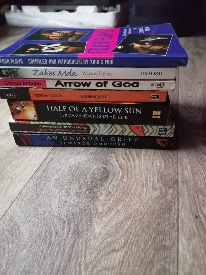 NjUhuruMapapu's tweet photo. Books for sale for R80, R100 and R150.

Please contact  Sbu on.0672047732
I am based in Cape Town https://t.co/3QT2mv4Bkq