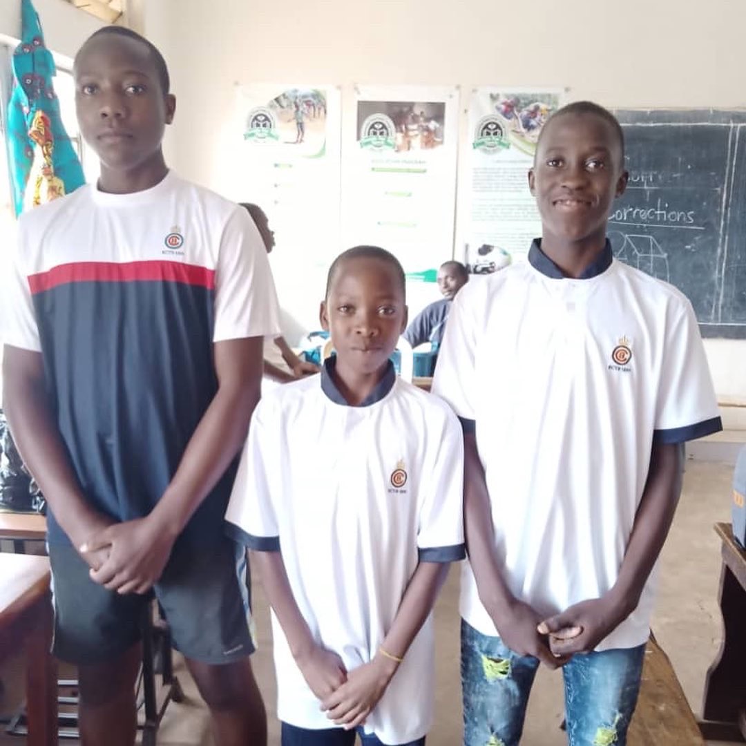 TennisAid1's tweet photo. 👕👕 from @rctb1899 donated by @pecachin1 for @TennisUganda players. 🇺🇬
#tennis #tennisaid #tennisaidfriends #kampala #uganda #africa #tennisnomatterwhere https://t.co/FGtxvpREqC