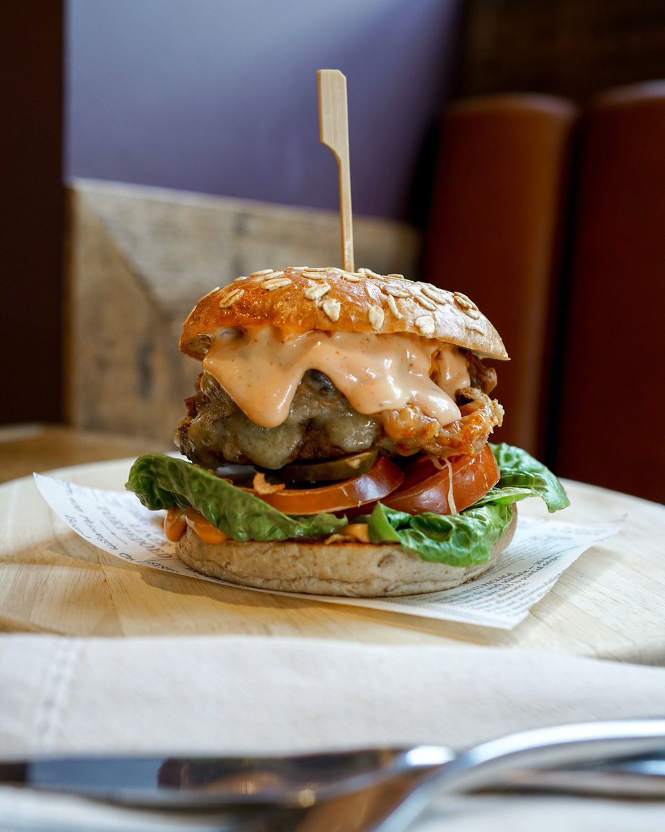 Lunch is served 🍔 The Smokey Robinson 😋

Available in the Hide & Hoof
Open daily • 9am - 5pm
Booking advised but we can often accommodate walk ins ➡️➡️ bit.ly/3ekbPP0

#yummyyorkshire #farmrestaurant #brunchlunchteadinner #yummyyorkshiremenu #burgersundaylunch #burger
