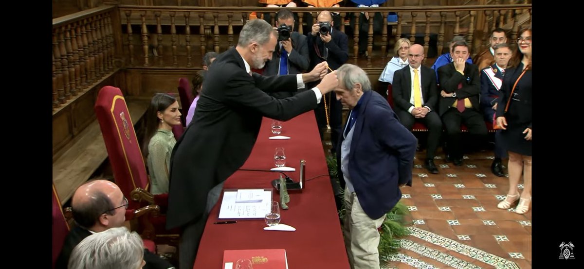 andreinamujica's tweet photo. Que orgullo tan grande! Sólo #RafaelCadenas ha podido devolver el orgullo de ser venezolano ! #PremioCervantes https://t.co/a6wBRTIz4j