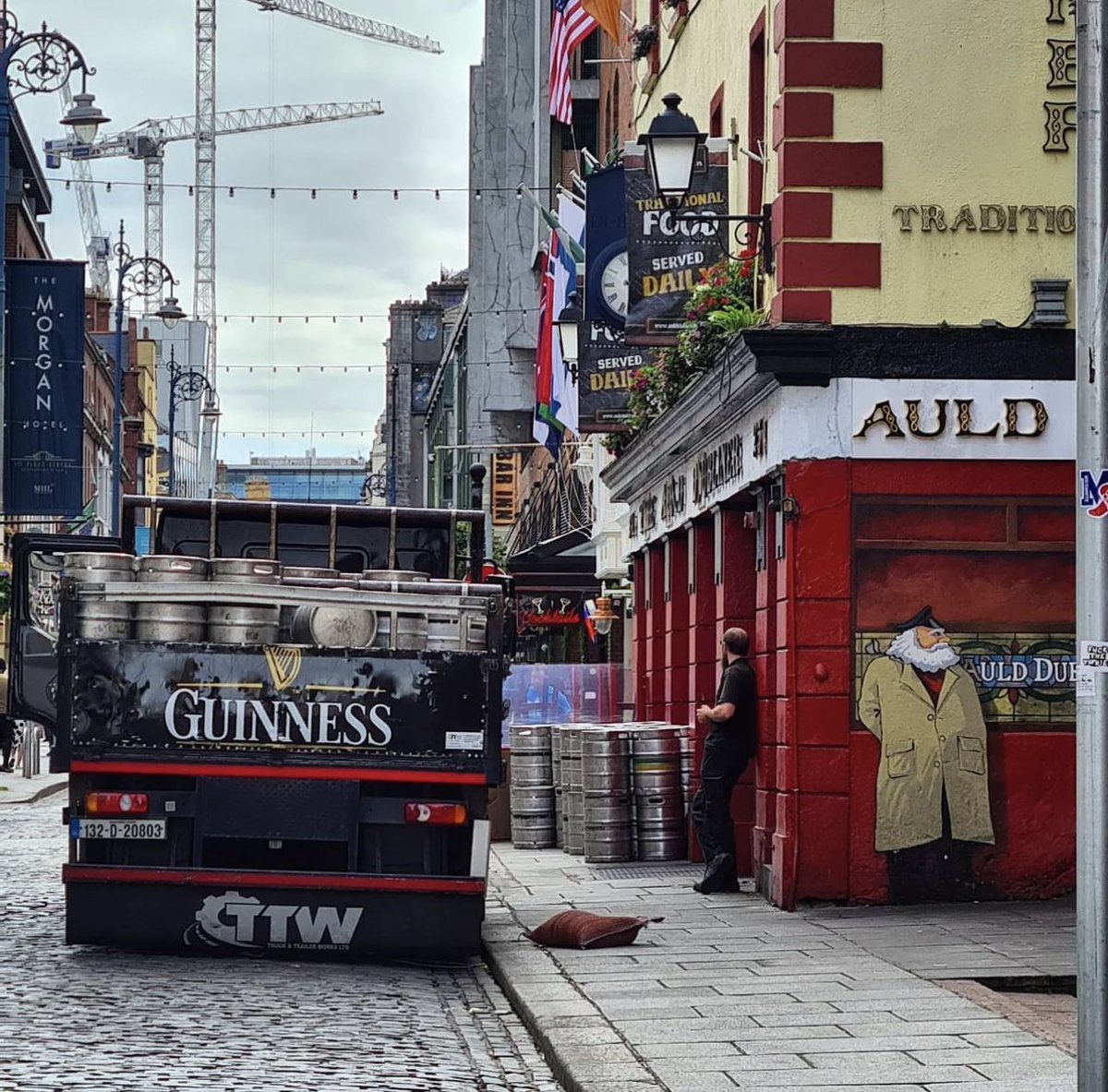 Auld Dubliner (@theaulddub_) on Twitter photo All set for the week ahead 🤗
📸 <a href="/TempleBarDub/">Discover Temple Bar</a>
#theaulddubliner #theaulddublinerpub #templebar #dublin #dublinpubs #monday #guinness #restock #dublincity #ireland #irishpub All set for the week ahead 🤗
📸 <a href="/TempleBarDub/">Discover Temple Bar</a>
#theaulddubliner #theaulddublinerpub #templebar #dublin #dublinpubs #monday #guinness #restock #dublincity #ireland #irishpub
