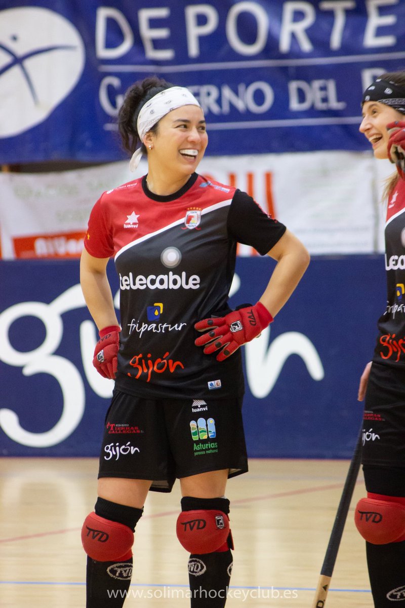 Minuto1Deporti1's tweet photo. 🏒 La jugadora #gijonesa del @gijonhc, @tashuca, acaba de anunciar el fin de su carrera deportiva en un emotivo acto celebrado en el #ayuntamiento de #Gijón.
#laprorroga #informaciondeportiva #deporteasturias #hockeypatines https://t.co/kN5eNxNZl1