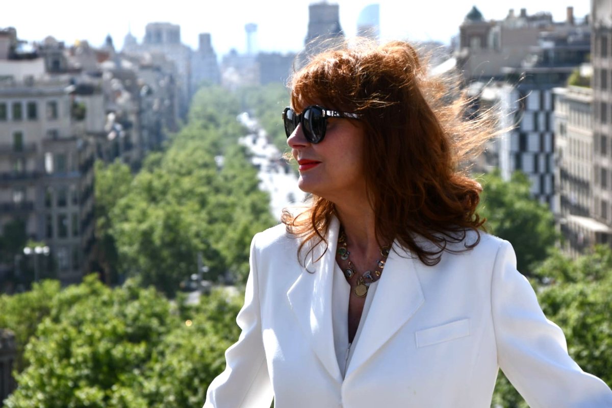 BCNFilmFest's tweet photo. Susan Sarandon ja ha arribat a Barcelona per assistir al col·loqui posterior a la projecció de THELMA &amp; LOUISE d'aquesta tarda al #BCNFilmFest2023. 🌟

A les 21:15h RED CARPET al CARRER VERDI! 📍 https://t.co/Z17ASo4xDr