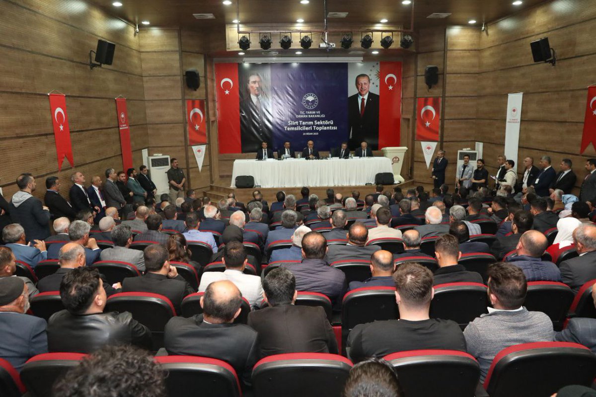 TCTarim's tweet photo. Bakanımız @VahitKirisci, ekonomimize önemli katkılar sağlayan Siirt’te, Tarım Sektörü Temsilcilerimizle bir araya geldi. https://t.co/E0UQjhuTA2