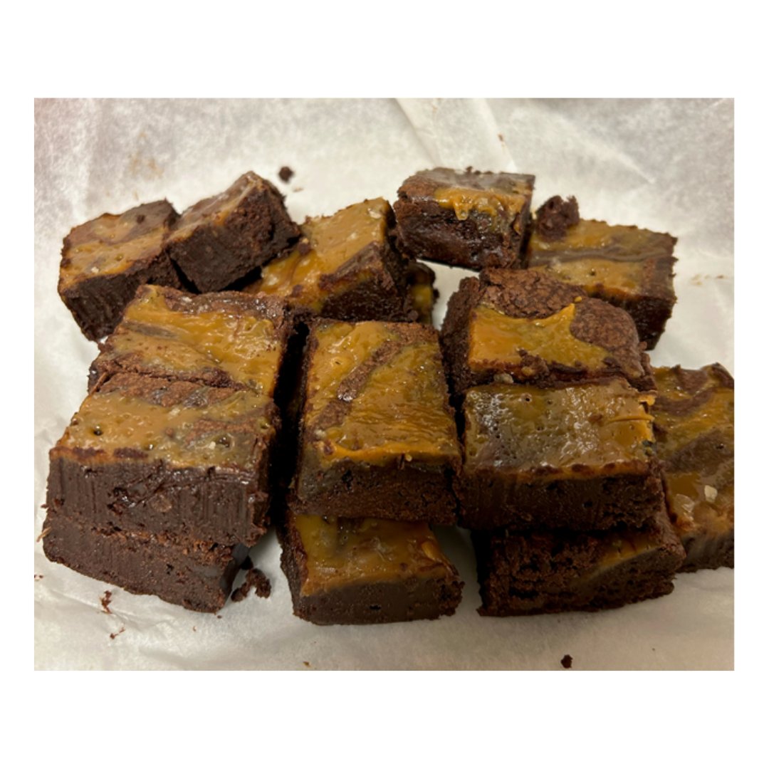 ClearLRecruit's tweet image. This week we have some fantastic chocolaty creations! Amber made a delicious rocky road, and Maisie had a luxurious chocolate brownie!  

#teambakeoff #bakingcompetition #sweetsuccess